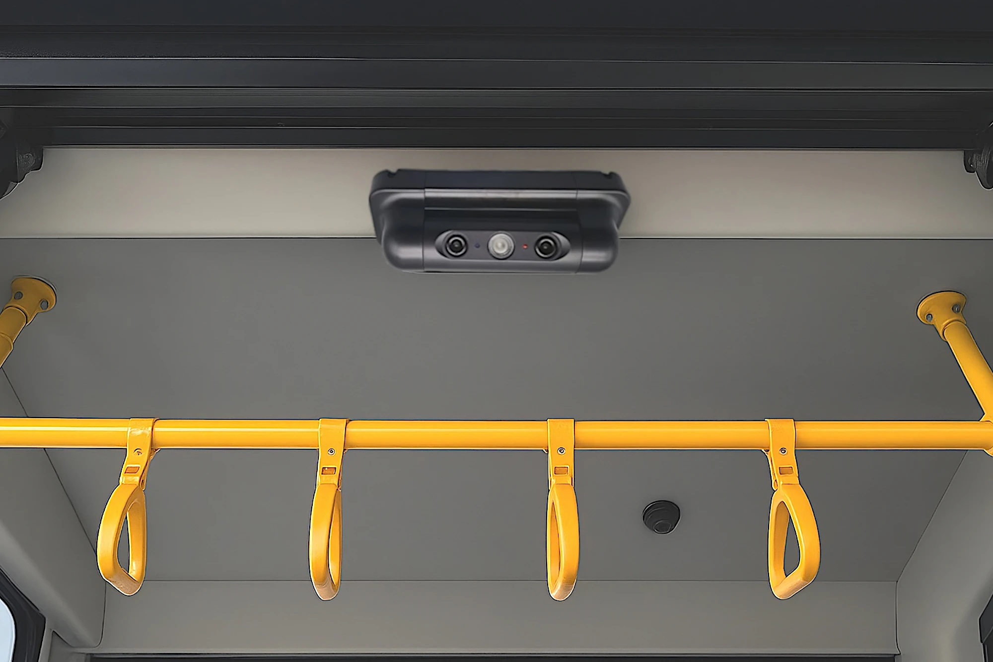 Dispositivo de conteo de pasajeros montado sobre la puerta del vehículo, cámara inteligente para monitoreo de flujo y control de la capacidad del bus