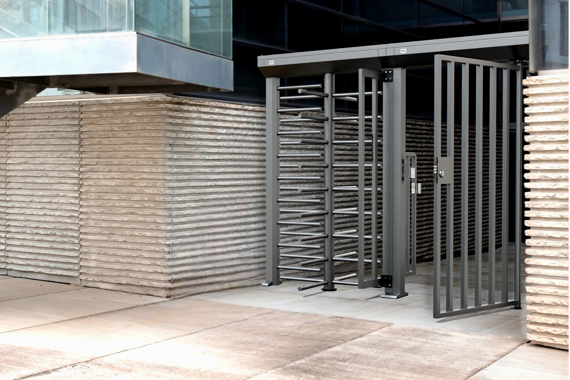 Torniquete vertical de altura completa con acceso de cortesía, solución robusta para garantizar seguridad y control eficiente en áreas de alto flujo.