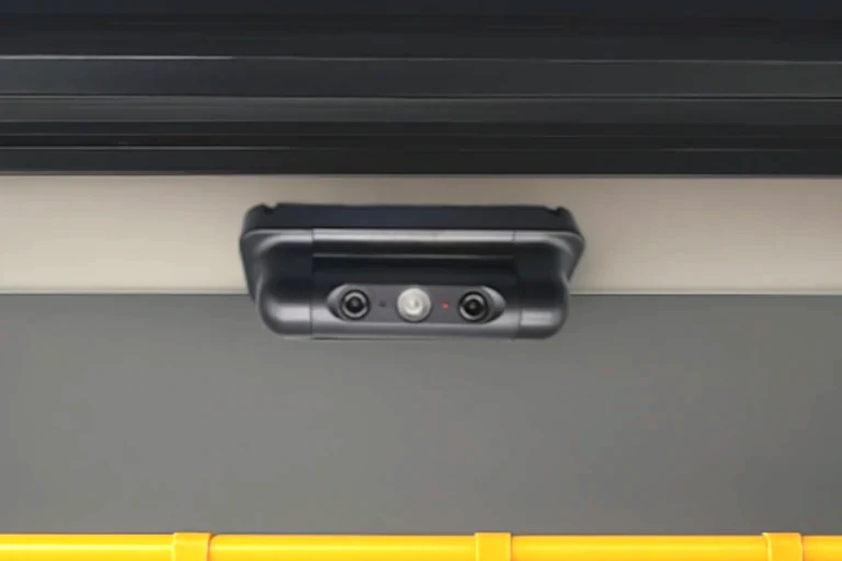 Cámara y contador de pasajeros, sistema de videovigilancia y conteo preciso para monitoreo de ocupación en vehículos de transporte.